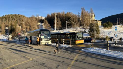 Reisegruppen kommen meistens per Bus oder mit dem öffentlichen Verkehr. Foto: Andrea Gutgsell