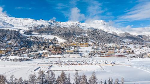 Kaiserwetter am Spielsonntag des 40. Snow Polo St. Moritz. Foto: Snow Polo St. Moritz