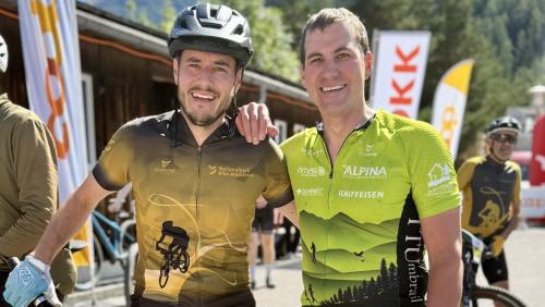 Die Brüder Sandro und Ronny Fliri im Zielgelände. Foto: Fadrina Hofmann