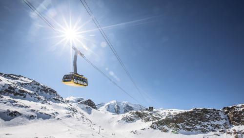 Die hohen Temperaturen verzögern den Start der Skisaison auf der Diavolezza. Statt am 17. Oktober öffnen die Pisten voraussichtlich erst am 24. Oktober. Foto: Engadin Tourismus AG / Andrea Badrutt