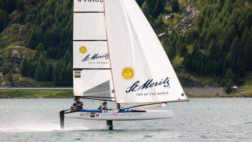 Tine Rossel aus St. Moritz und Andrea Aschieri sicherten sich an der Junioren-WM der Nacra 17 die Bronzemedaille. Foto: Fabian Gattlen