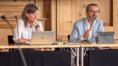 Die Vorsitzende des Gesundheitsrates Isabel Wenger und VR-Präsident Michael Rolaz. Foto: Jon Duschletta