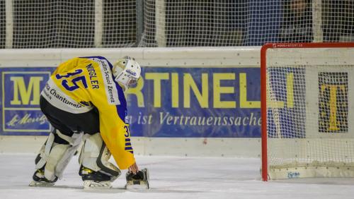 Der Torhüter Men Noggler wurde von seiner Mannschaft am Samstagabend in Stich gelassen (Foto: Fotoswiss.com/Giancarlo Cattaneo).