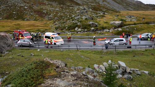 Die Unfallstelle auf der Julierpassstrasse. Foto: Kantonspolizei Graubünden