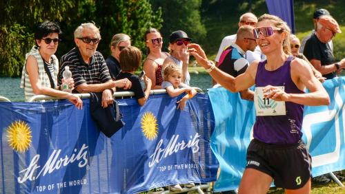 Die Zernezerin Flurina Eichholzer lief in 1:29:46 Stunden auf den vierten Platz. Mit dem Running Team Zernez wurde sie in der Teamwertung Dritte. Foto: Jon Duschletta 