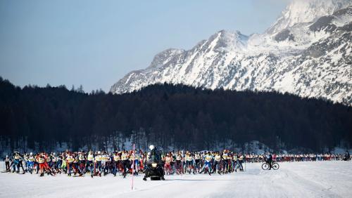 Am vergangenen Sonntag machten sich über 12 000 Langläuferinnen und Langläufer  auf den Weg nach Pontresina und S-chanf. Foto: Engadin Skimarathon