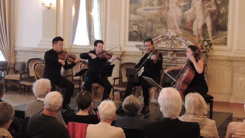 Il Quartet Stradivari in acziun i’l Hotel Scuol Palace. fotografia: Benedict Stecher
