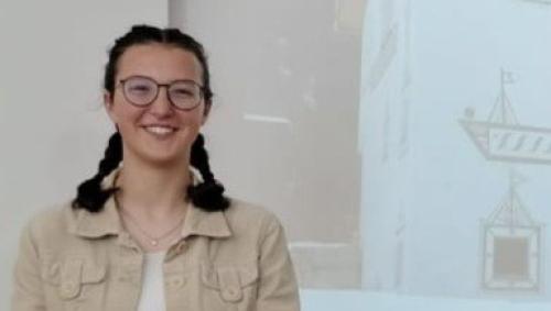 Pel mumaint güda la figlia da paur a far cun fain. D’utuon cumainza ella a Cuoira la Scoula ota da pedagogia per dvantar magistra (fotografia: Anna Rodigari).