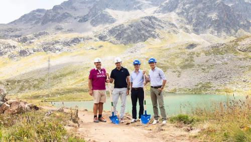 Auf dem Julierpass erfolgte letzte Woche der Spatenstich zum Juliertrail mit Daniel Bosshard, Jan Steiner, Daniel Wasescha und Albert Kruker (von links). Foto: Andrea Furger