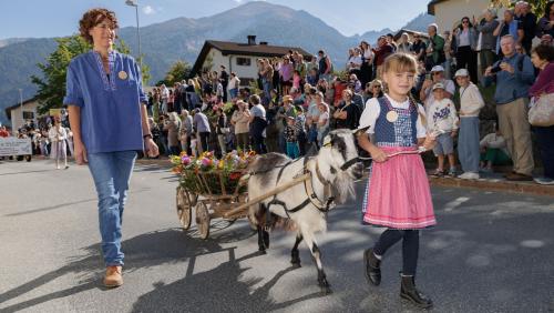 La Festa da la racolta a Valchava ha eir quist on darcheu attrat üna schurma da giasts illa Val Müstair (fotografia: Dominik Täuber).