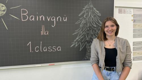 Arina Carpanetti erlebt als neue Lehrerin ebenfalls ihren ersten Schultag in Zernez. Foto: Fabia Niggli