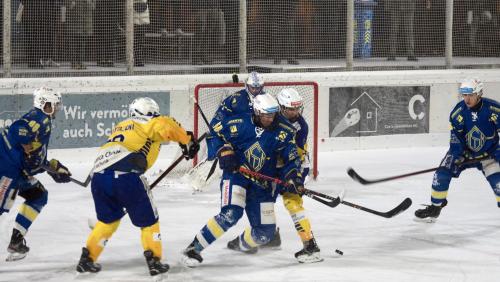 Am 26. September startet auch für den EHC St. Moritz die neue Eishockeysaison. Bereits am 3. Oktober steht auf der Ludains das Derby gegen den 
CdH Engiadina auf dem Programm. Archivfoto: Reto Stifel