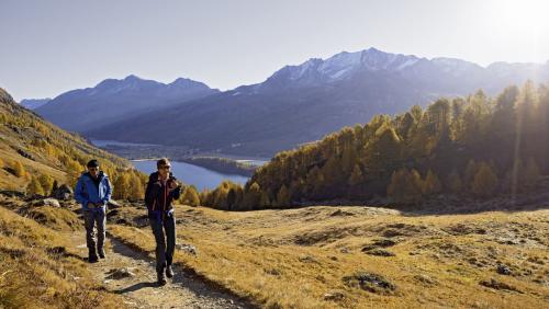 Bewegung, Naturerlebnis und Freude am Unterwegssein: Wandern gehört über alle Generationen hinweg zu den ­beliebtesten Freizeitaktivitäten in der Schweiz. Foto: Schweizer Wanderwege