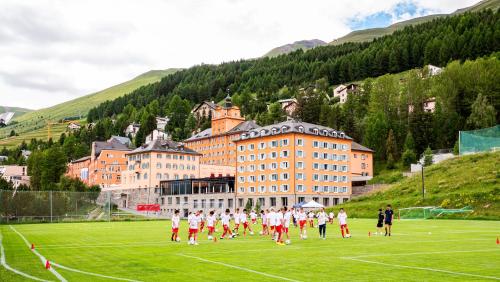 Zum Programm der Summer Camps gehören neben dem Sprachunterricht auch zahlreiche Sport- und Freizeitangebote. Foto: Lyceum Alpinum Zuoz